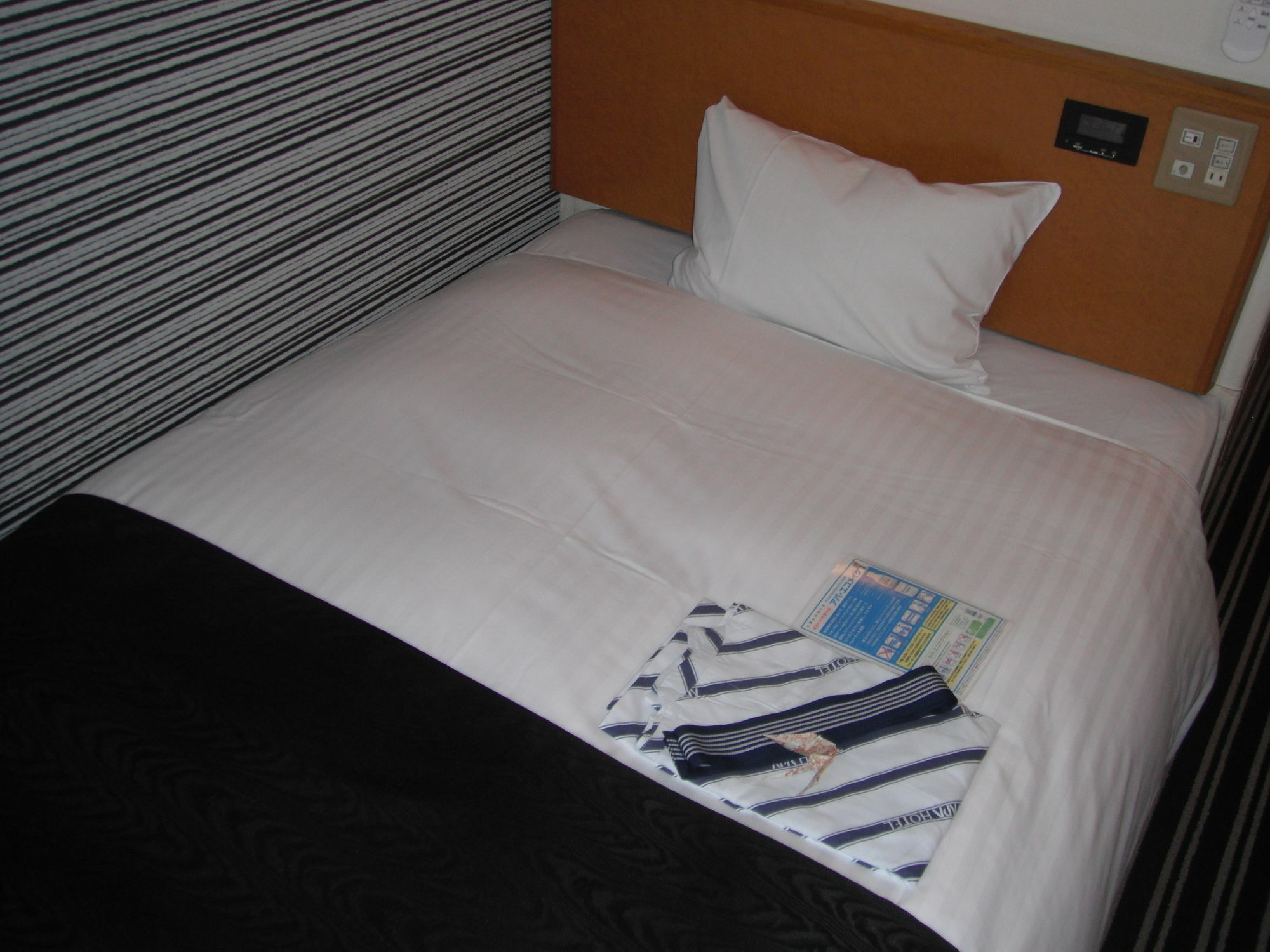Apa Hotel Tokushima Ekimae Bagian luar foto