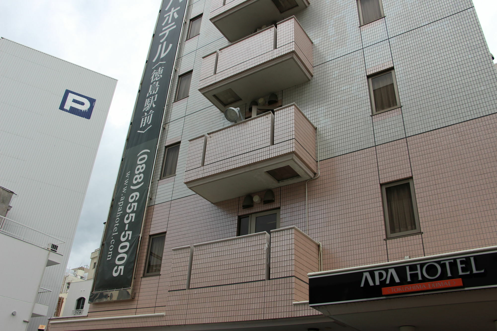 Apa Hotel Tokushima Ekimae Bagian luar foto