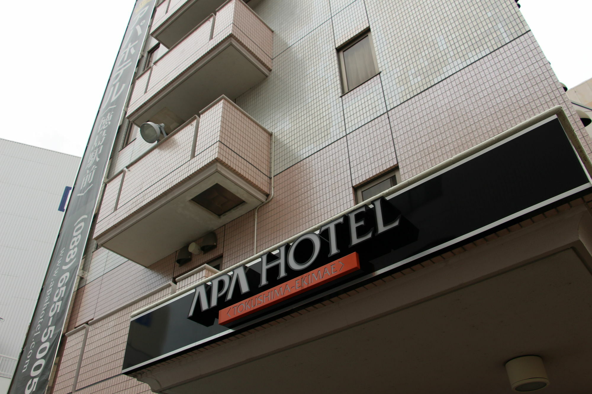 Apa Hotel Tokushima Ekimae Bagian luar foto