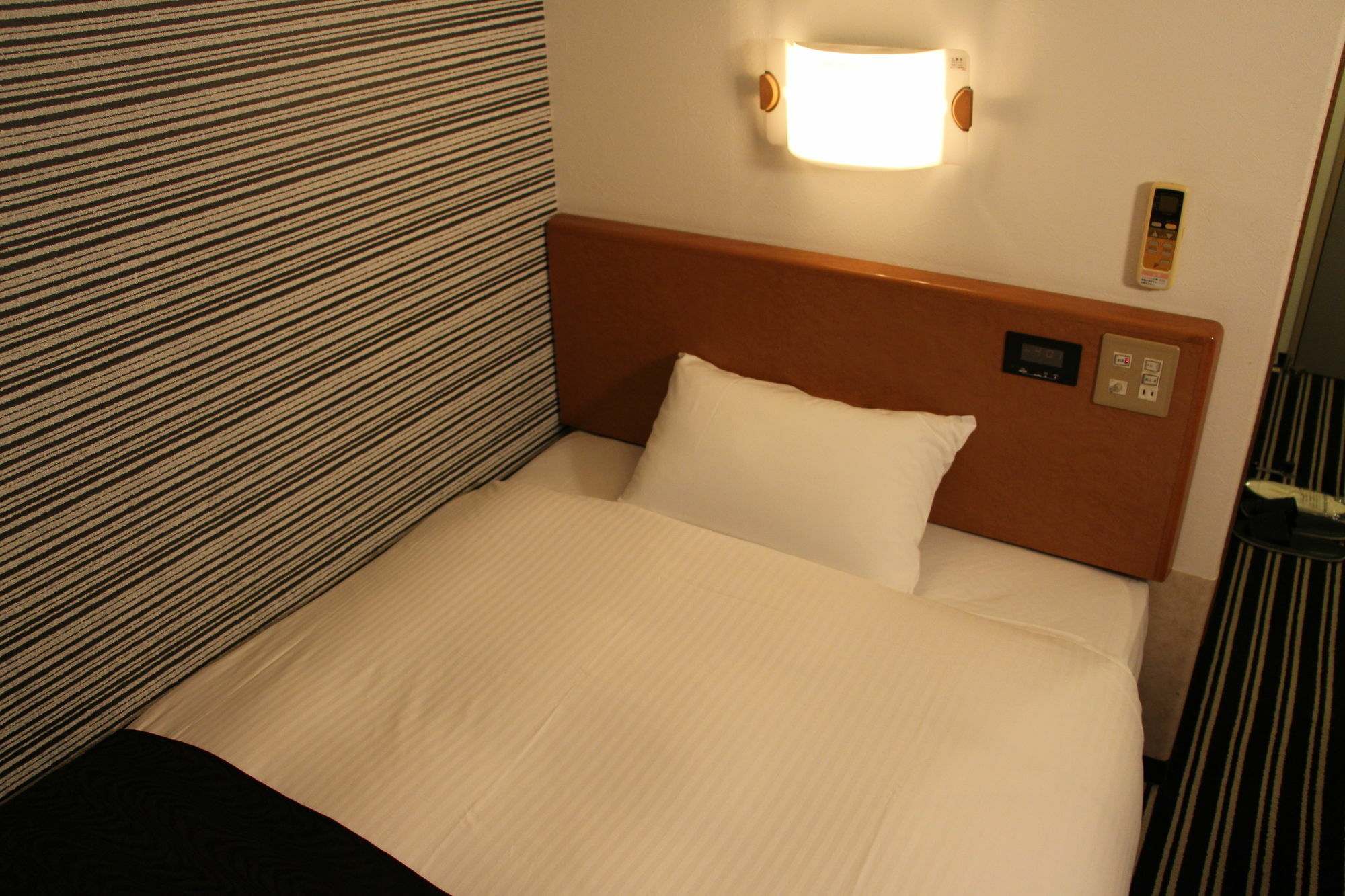 Apa Hotel Tokushima Ekimae Bagian luar foto