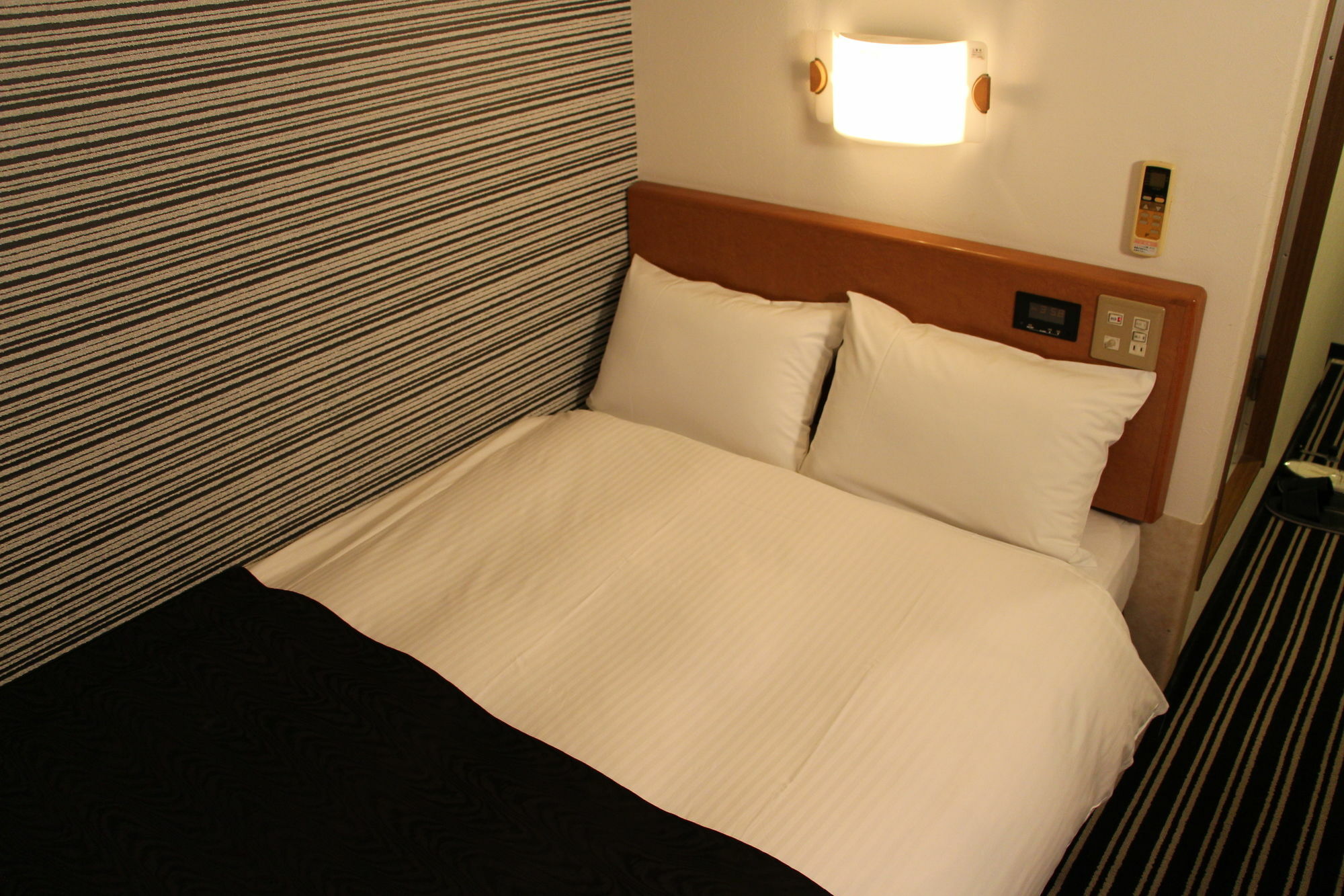 Apa Hotel Tokushima Ekimae Bagian luar foto