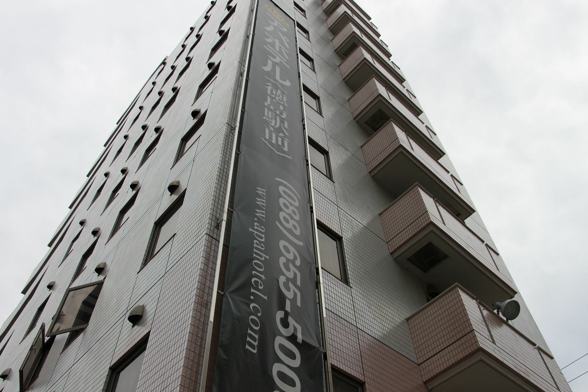 Apa Hotel Tokushima Ekimae Bagian luar foto