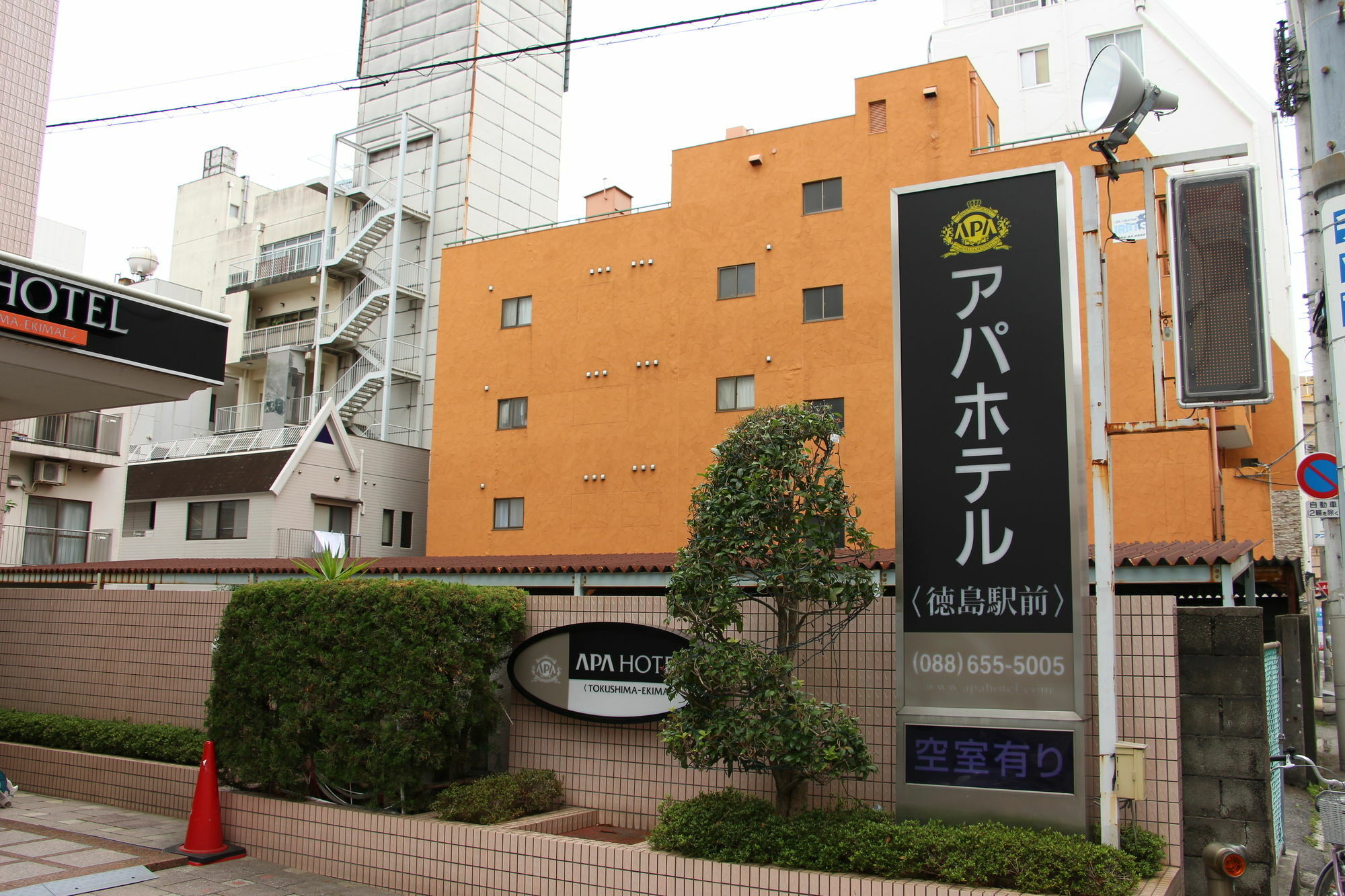 Apa Hotel Tokushima Ekimae Bagian luar foto